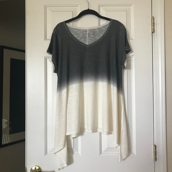 Go Couture Tops - Go Couture Ombre Loose Fit V-Neck Swing T-Shirt 1X